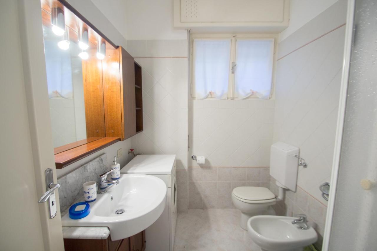 Grande Bilocale Con Giardino E Posto Auto Privato Comodo Al Mare ヴァラッツェ エクステリア 写真